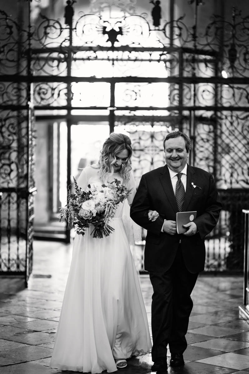 wedding_prague_historical_centre_charles_bridge_french_wedding_photographer_fotofaweddings-113 wedding_prague_historical_centre_charles_bridge_french_wedding_photographer_fotofaweddings