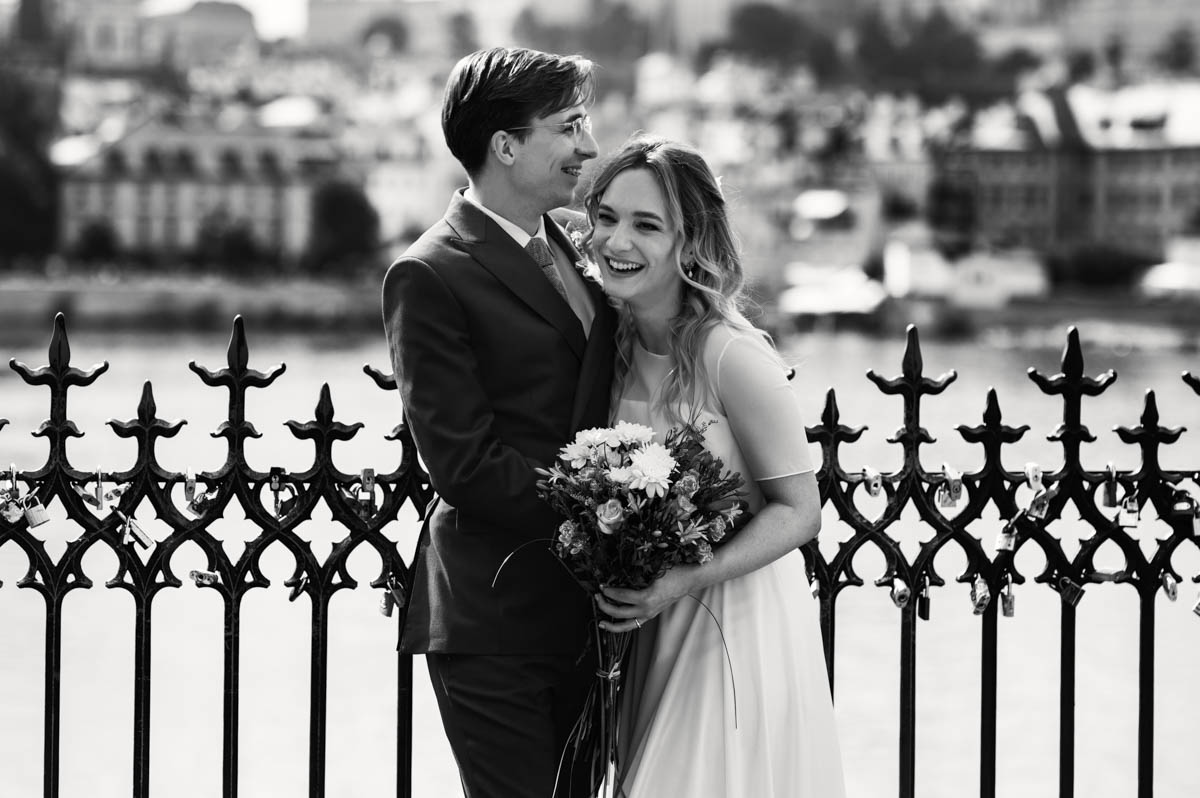 wedding_prague_historical_centre_charles_bridge_french_wedding_photographer_fotofaweddings-262 wedding_prague_historical_centre_charles_bridge_french_wedding_photographer_fotofaweddings