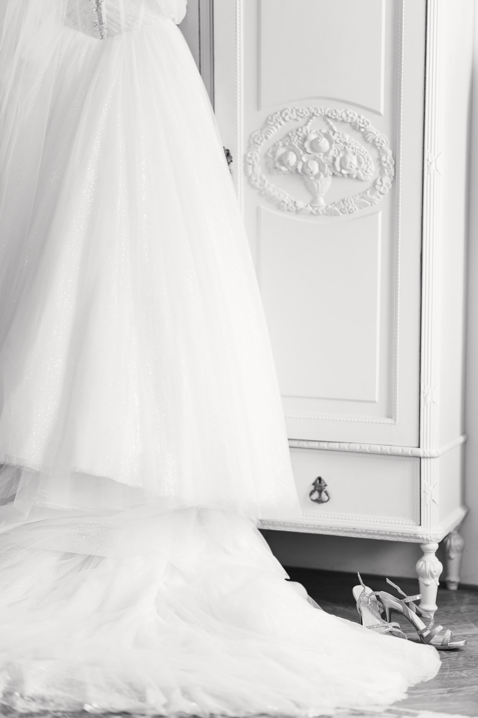Candid joy: French-Polish wedding guests and celebration by Zuzana Fajmon
