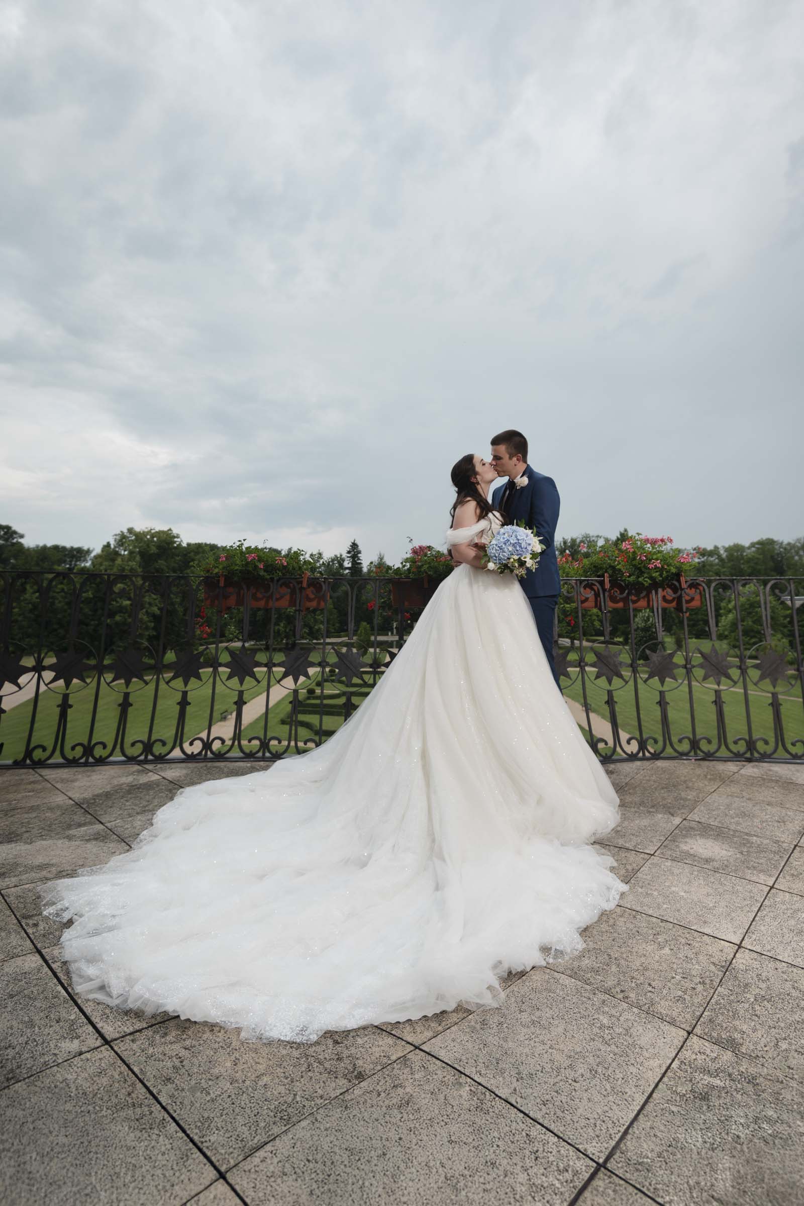 Modern luxury destination wedding photography in the Czech Republic by Zuzana Fajmon