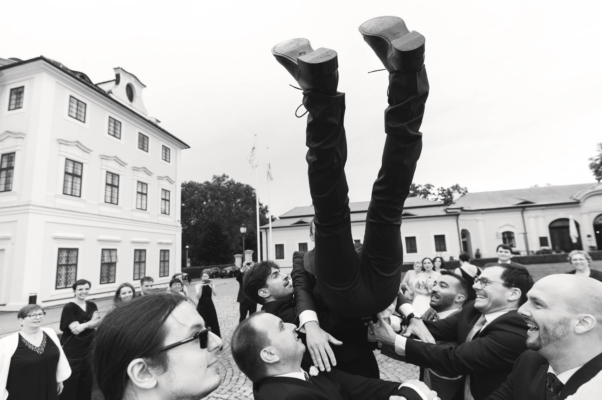 Modern luxury destination wedding photography in the Czech Republic by Zuzana Fajmon