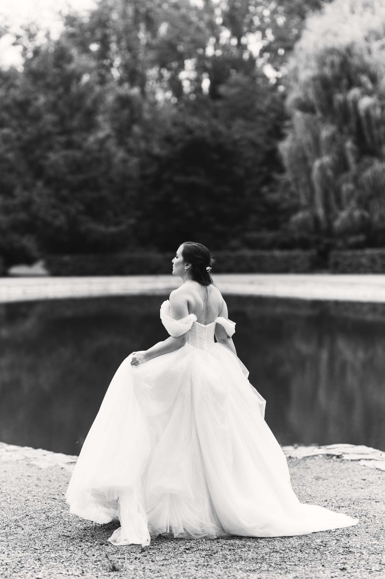 Modern luxury destination wedding photography in the Czech Republic by Zuzana Fajmon
